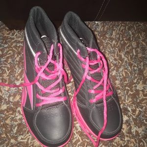 Women’s Rebok Basketball shoes size 5